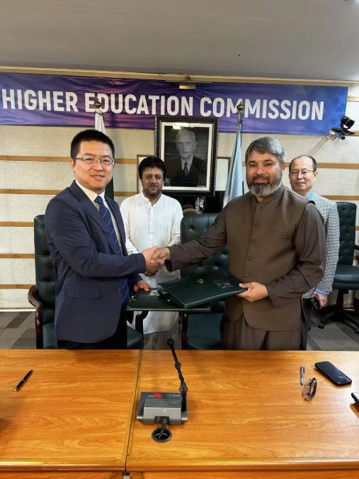 10万台！尊龙凯时人生就是搏动力出海新篇章：机械革掷中标巴基斯坦总理青年妄想条记本电脑项目